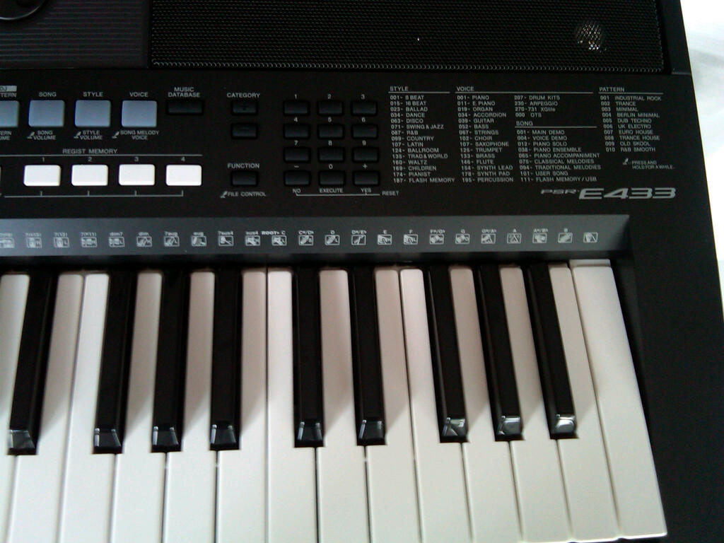 Yamaha Keyboard PSR-E433