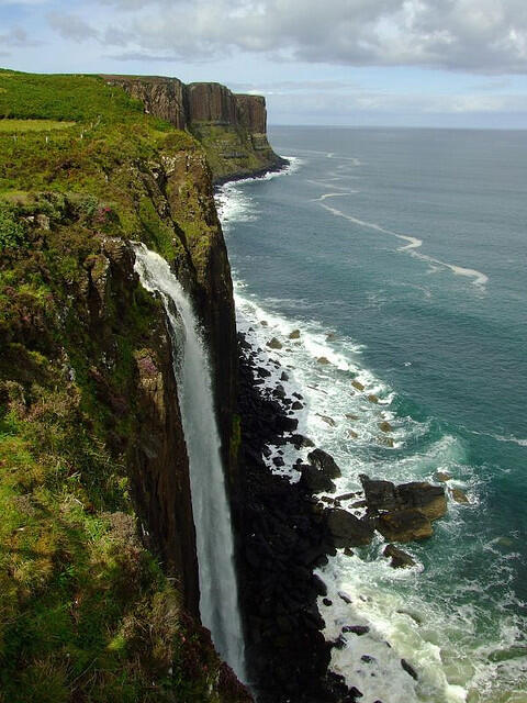 (PICT) AWESOME !!!!....air terjun terindah yang langsung turun ke laut