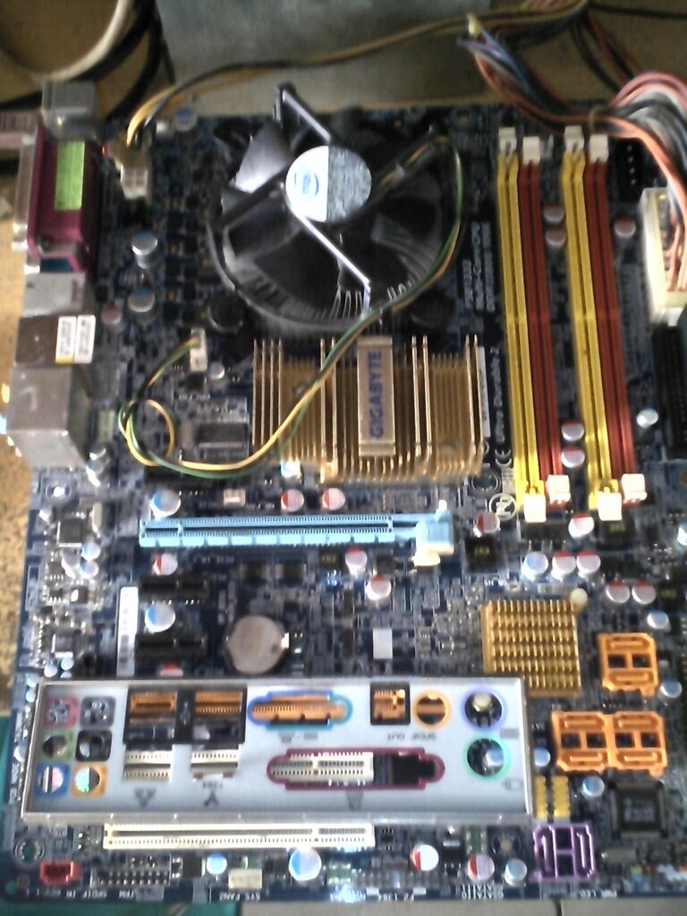 DUALCORE5700+GIGABYTE GA-P35-DS3P,BACKPANEL ADA BNDUNG
