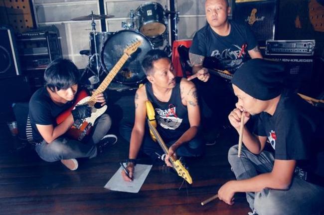 Band2 Pensi Yang Harus Nongol Lagi Buat nge Bantai Rezim Boyband &amp; Band Major Label