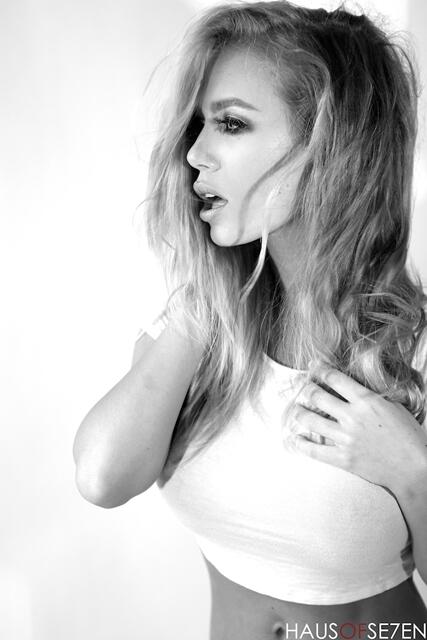 (Addict) Nicole Aniston Pict
