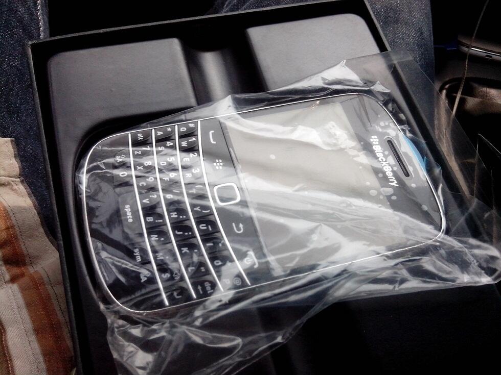 JUAL HP BB DAKOTA aka BOLD 9900 New belum dipakai