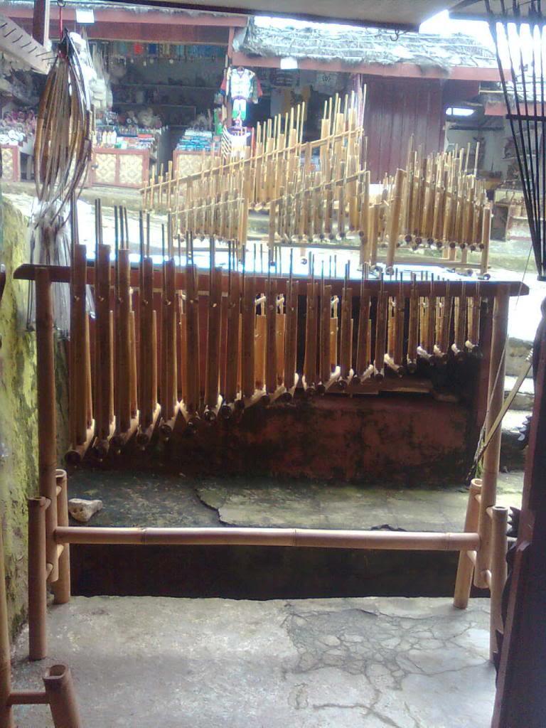 Angklung, Alat Musik Bambu Khas Sunda yang Mendunia