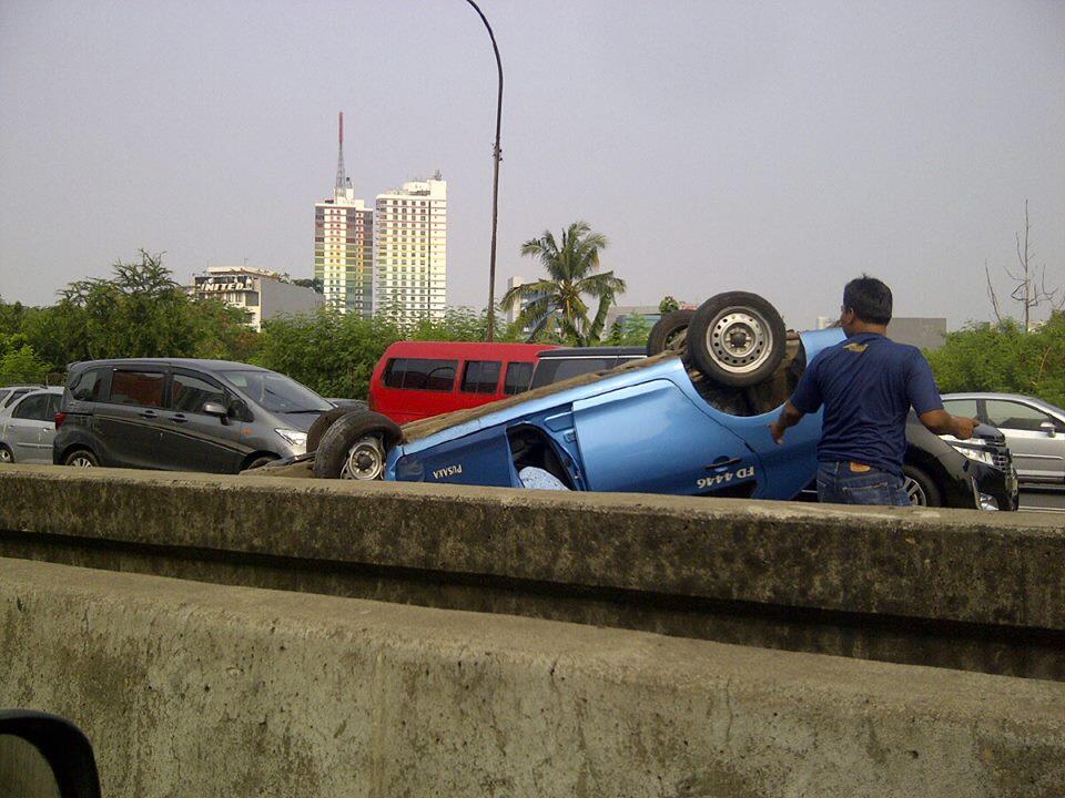 Pic Mobil Kecelakaan 
