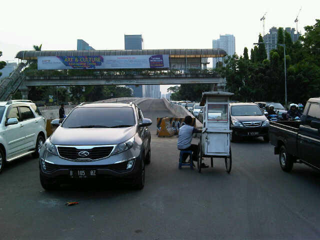 Balada Supir Mengakrabi Kemacetan Jakarta