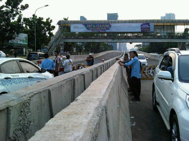 Balada Supir Mengakrabi Kemacetan Jakarta