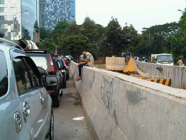 Balada Supir Mengakrabi Kemacetan Jakarta