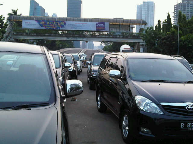 Balada Supir Mengakrabi Kemacetan Jakarta