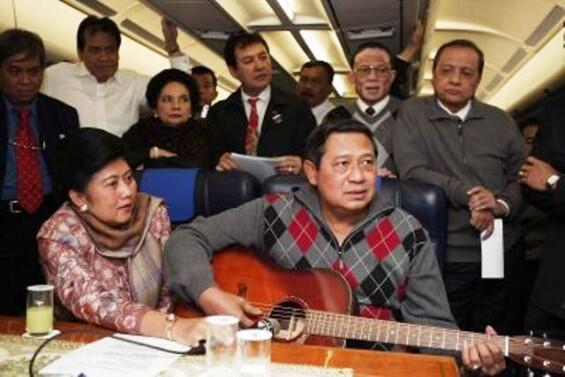 SBY &amp; Boediono, Presiden &amp; Wapres yang nan awesome... &#91;bukti++&#93;