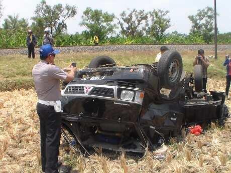 &#91;berduka&#93;&#91;pic&#93;Mobil Tertabrak Kereta di Indramayu, 13 Orang Tewas
