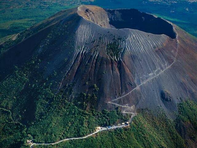 10 Gunung Berapi Paling Berbahaya di Dunia