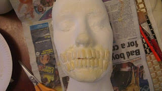 Beginilah Make Up Film Zombie agar Terlihat Seraam..