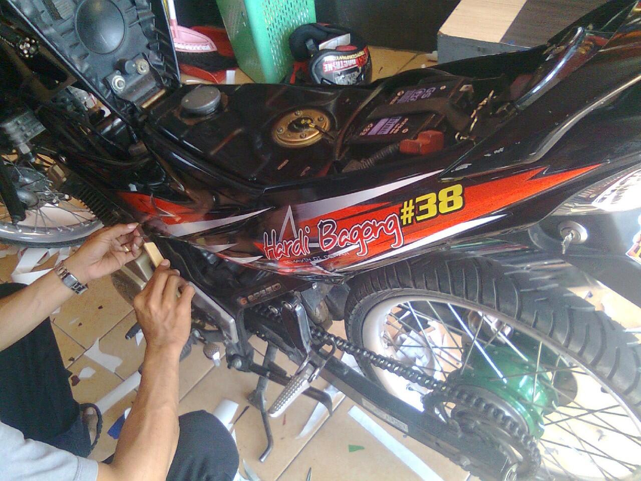 Terjual Striping Motor Custom Stiker Cutting Digital Printing