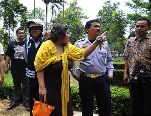 &#91;POLWAN SUDAH &#93; PENTIL IBU INI JUGA DICUBIT...EH DICABUT