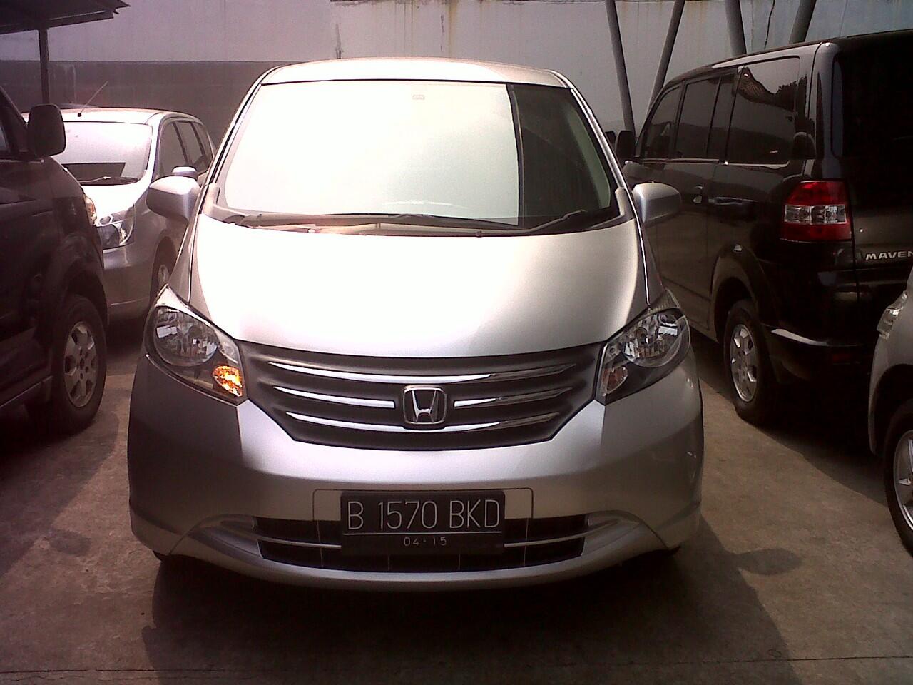 Honda Freed PSD AT Tahun 2010 Silver Metalik