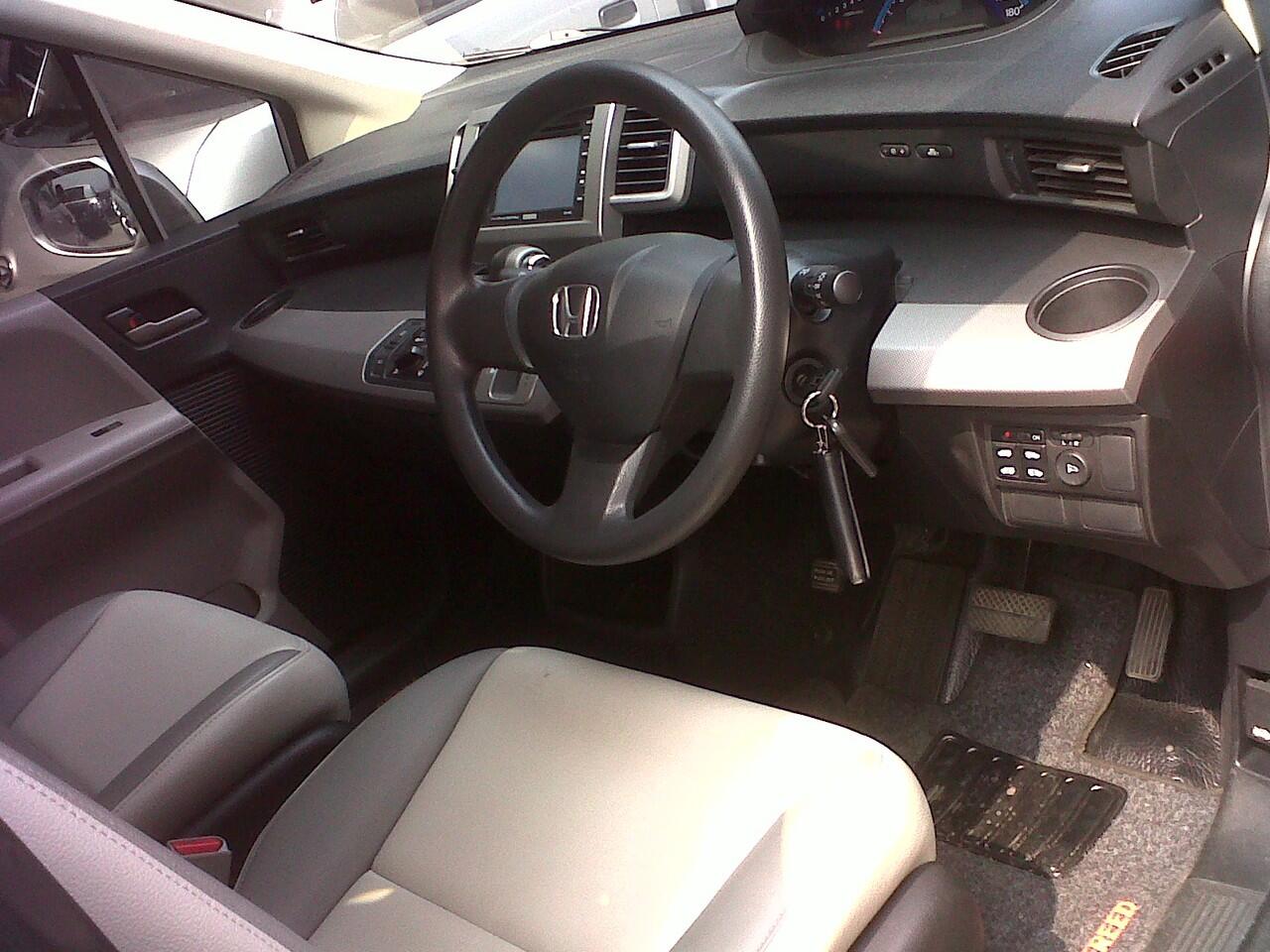 Honda Freed PSD AT Tahun 2010 Silver Metalik