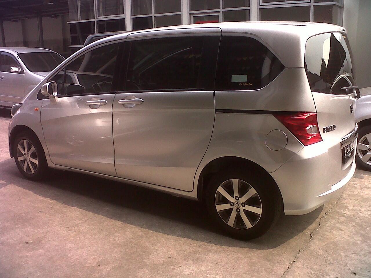 Honda Freed PSD AT Tahun 2010 Silver Metalik