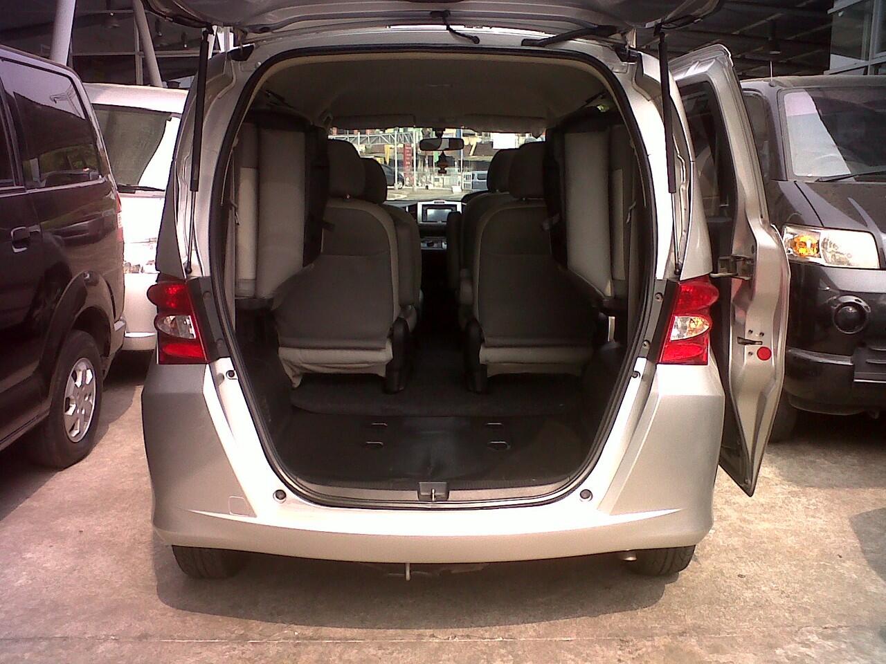 Honda Freed PSD AT Tahun 2010 Silver Metalik