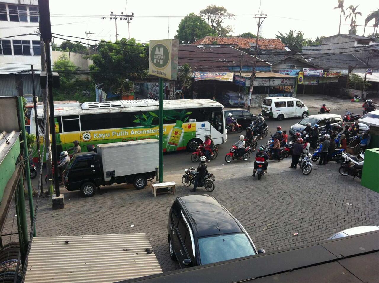 Bus Bianglala pagi-pagi udah cari gara-gara... &#91;PIC&#93;