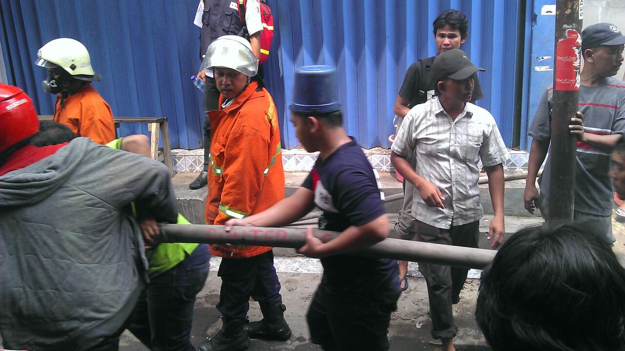 SI JAGO MERAH MENGAMUK di Jelambar Baru Rt 9, 10, 11 dan 15 RW 10, Jelambar, Jakbar. 