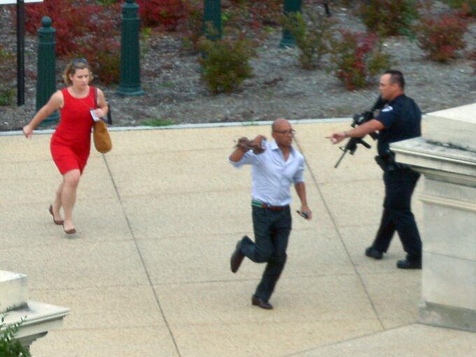 Foto - Foto Setelah Peristiwa Penembakan di Capitol Hill