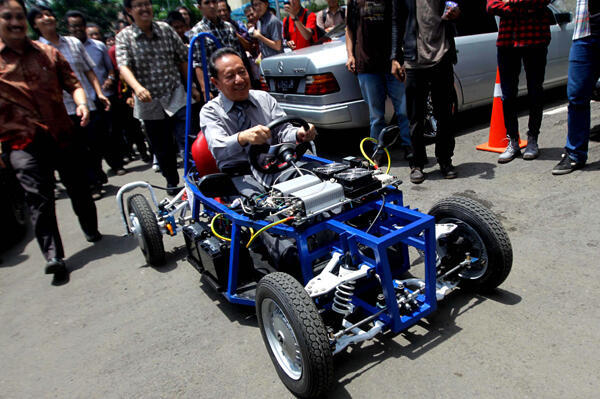 Inilah Mobil Listrik Hasil Karya Mahasiswa Teknik Mesin Unpas