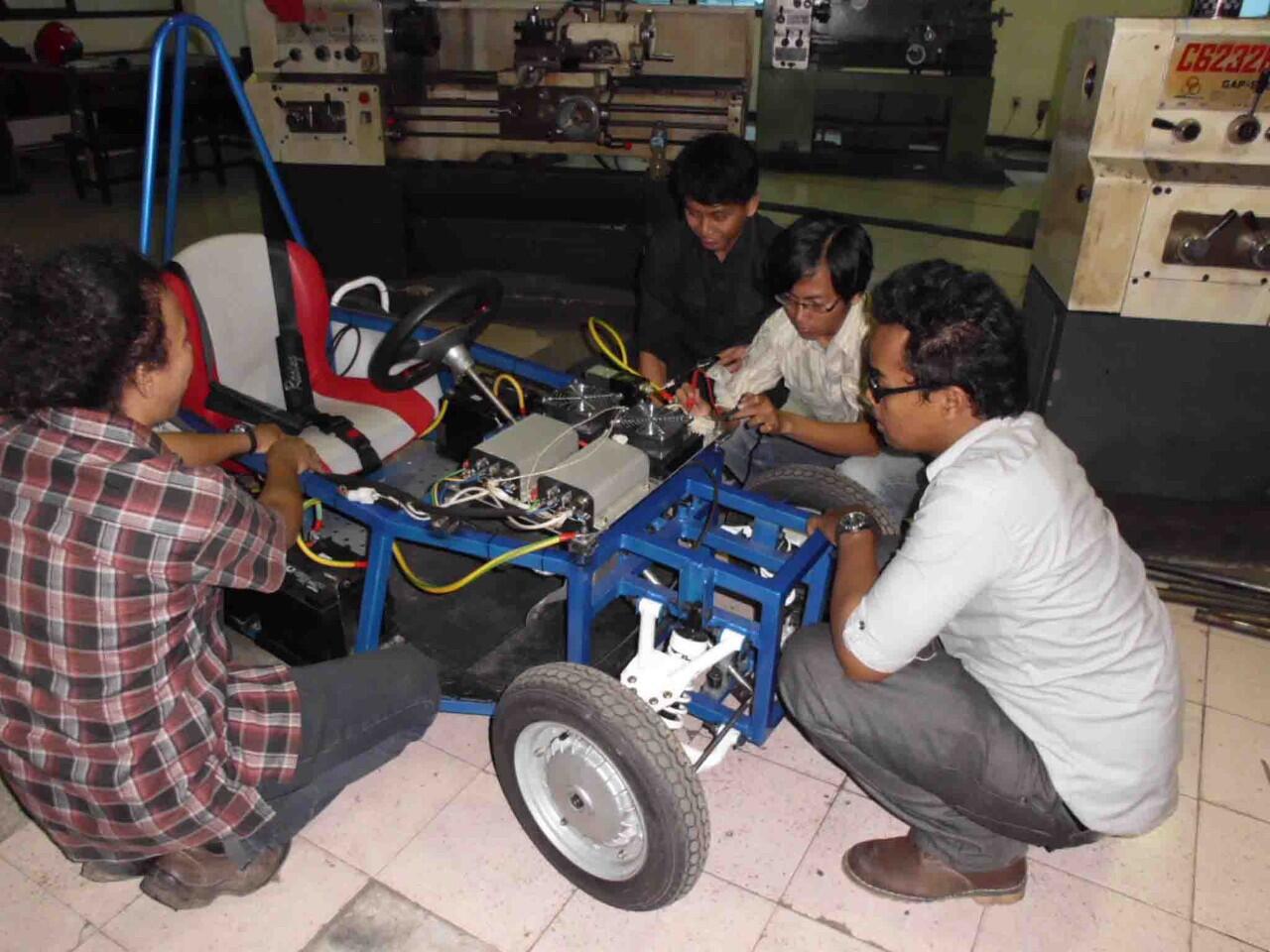 Inilah Mobil Listrik Hasil Karya Mahasiswa Teknik Mesin Unpas
