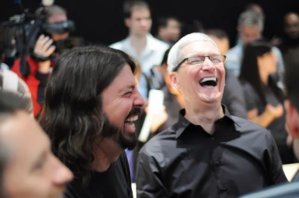 Blackberry Sekarat, Microsoft Sedih, Apple Kegirangan, + 10 Smartphone Terbaik