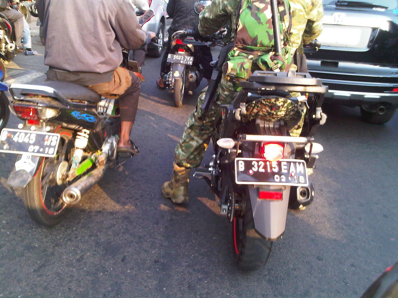 Pernah liat pengendara motor ini di Jalan Jakarta?? 