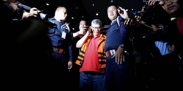 Rekaman Sepak Terjang Akil Mochtar di Media Sosial