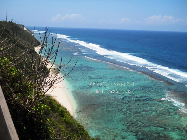 Menikmati Indahnya Pantai Selatan Pulau Dewata Bali 