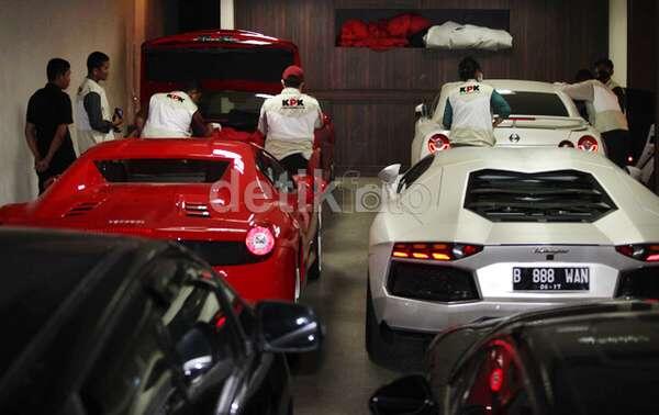 Daftar Mobil Super Mewah Wawan di Laporan Kekayaan Airin (Trus Gajinya Brapa ya..)