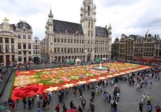 Karpet bunga raksasa di Brussels