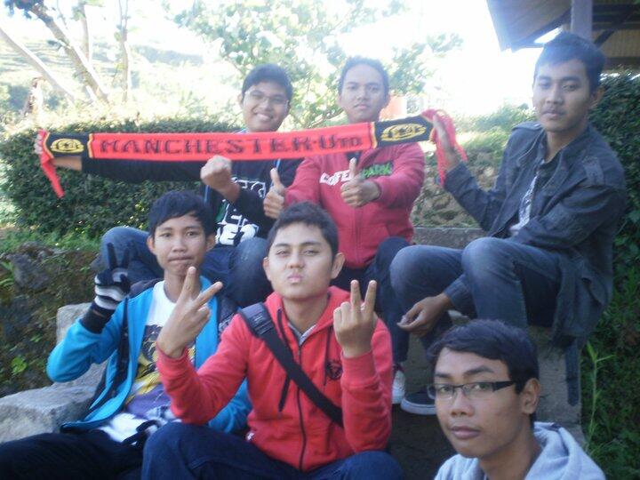 Mengapa Gaya Berbusana di Masa Lalu Tampak Aneh?