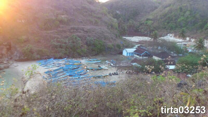 PANTAI NGERENEHAN YANG TERSEMBUNYI DI GUNUNG KIDUL