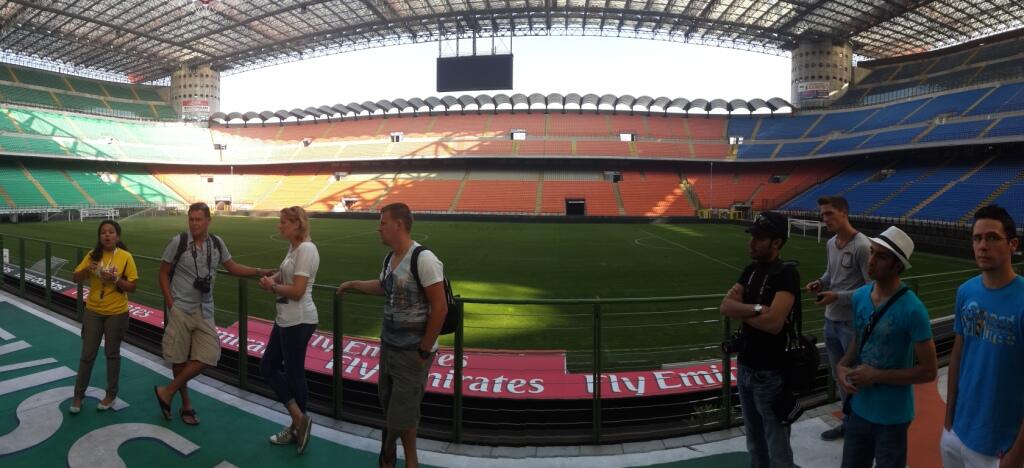 Tour Guide San Siro bisa Bahasa Inonesia gan 