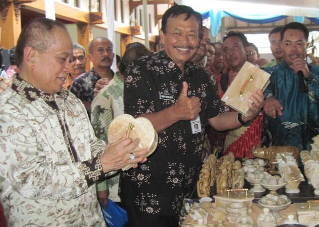 &#91; Menteri &#93; Syarief Hasan Ajak Peserta APEC Foya-foya di Bali
