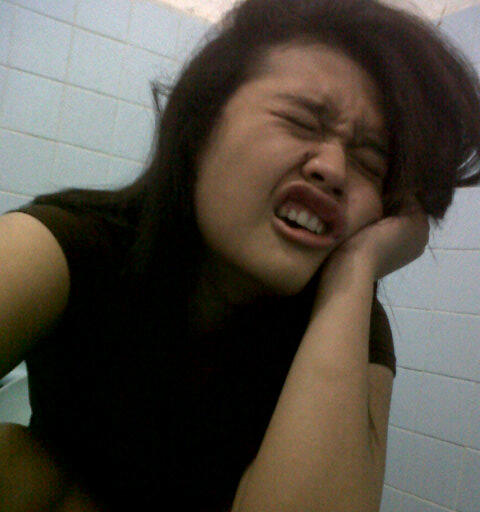 Expresi wajah saat BAB, lucu banget gan....