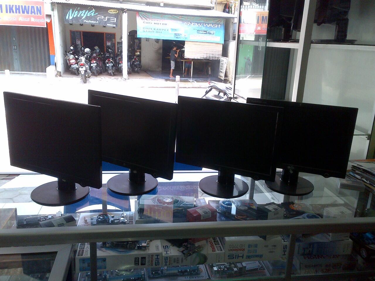 LCD LG17"wide screen