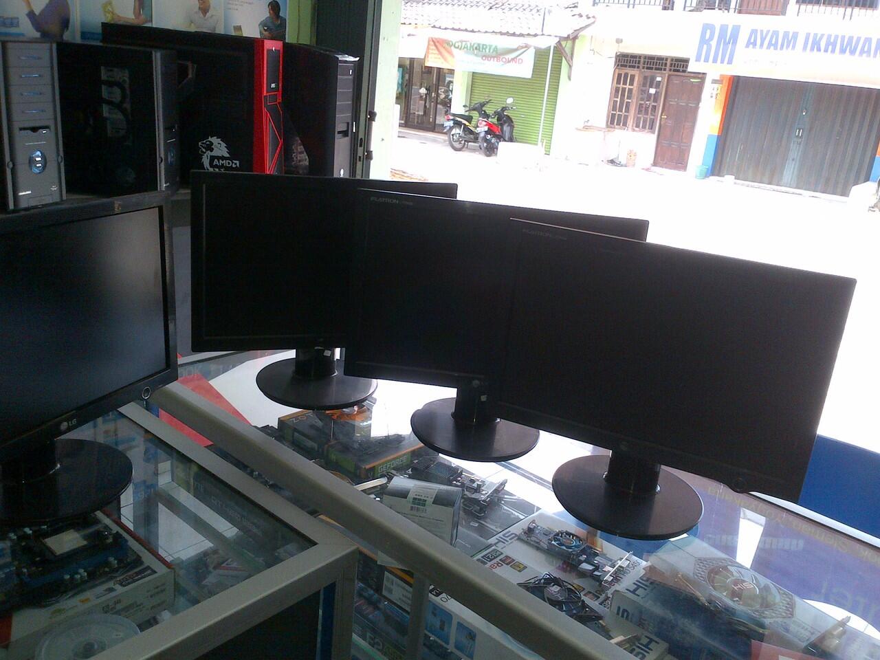 LCD LG17"wide screen
