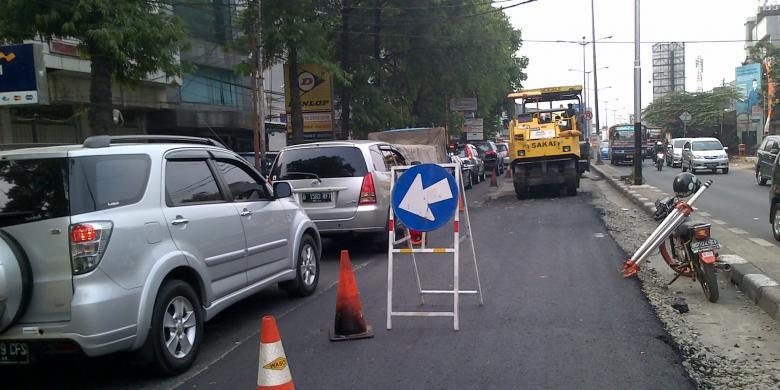 ( Macet Makin Parah ) Kendaraan &quot;Stuck&quot; di Jalan Fatmawati