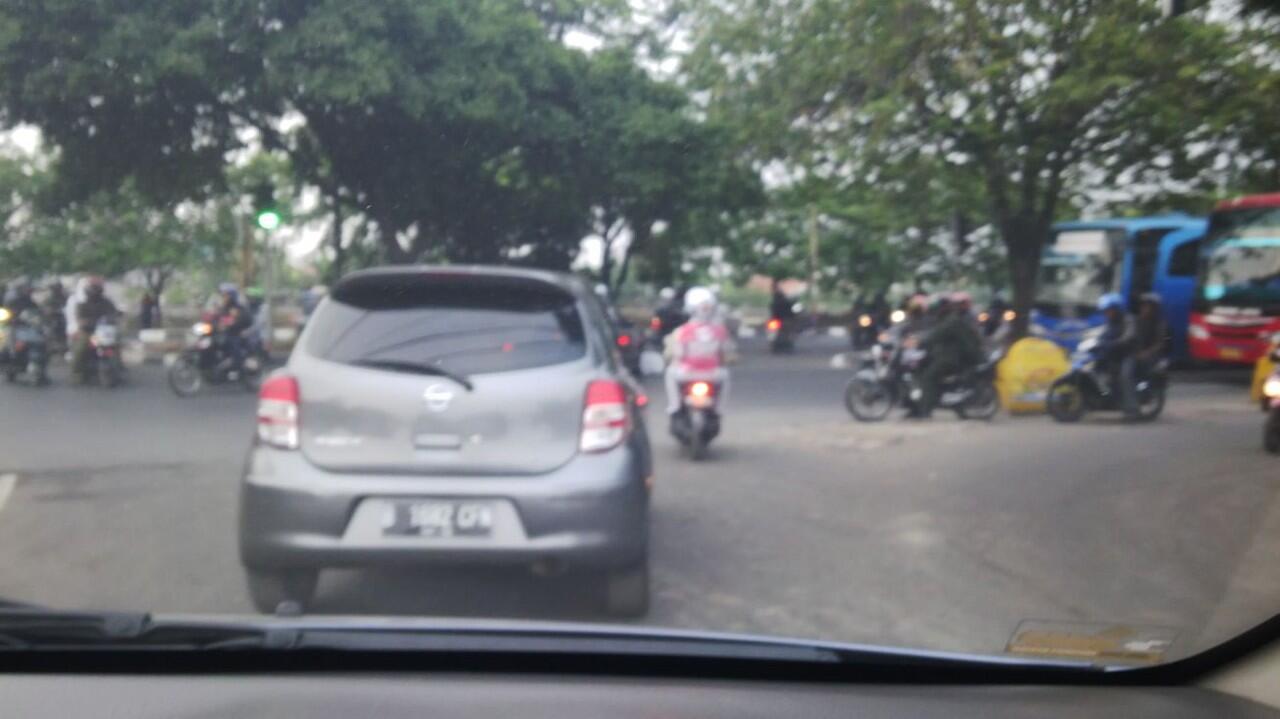 TINGKAT DISIPLIN RENDAH..! Orang Tangerang apa Orang Jakarta..? atau..