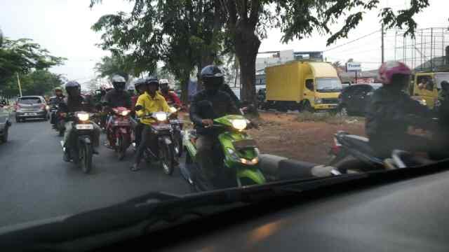 TINGKAT DISIPLIN RENDAH..! Orang Tangerang apa Orang Jakarta..? atau..