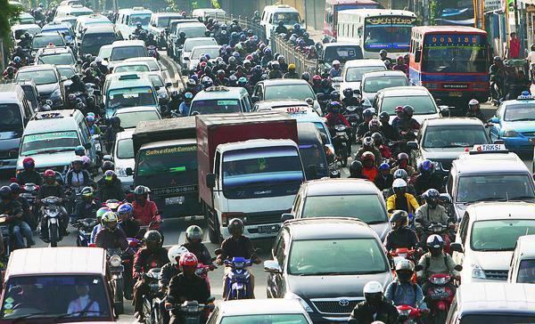  Rupa Transportasi Jakarta dari Dulu Hingga Sekarang (Foto) 