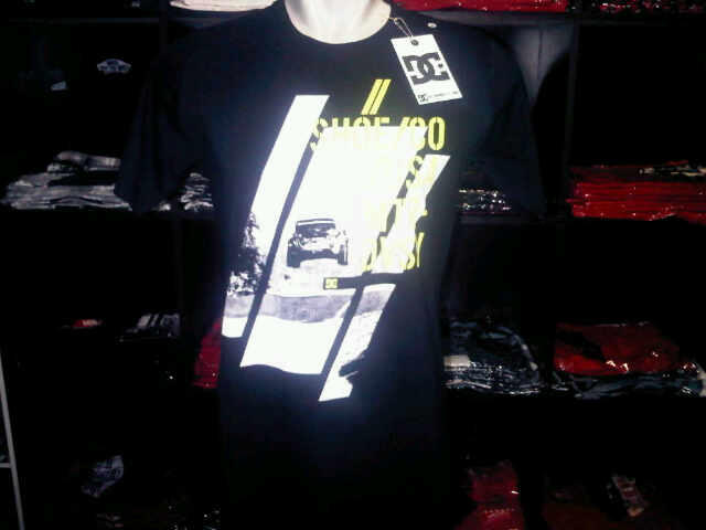 JUAL KAOS DISTRO (VANS, DC, VOLCOM, REBEL8, etc.) GAK ORI, TAPI BIKIN KEREN