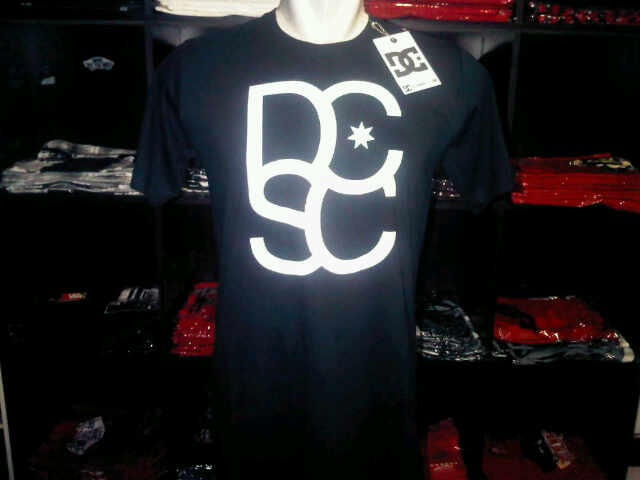 JUAL KAOS DISTRO (VANS, DC, VOLCOM, REBEL8, etc.) GAK ORI, TAPI BIKIN KEREN