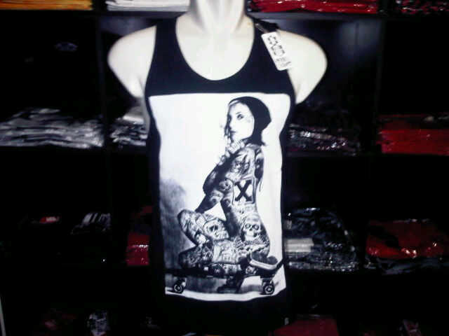 JUAL KAOS DISTRO (VANS, DC, VOLCOM, REBEL8, etc.) GAK ORI, TAPI BIKIN KEREN