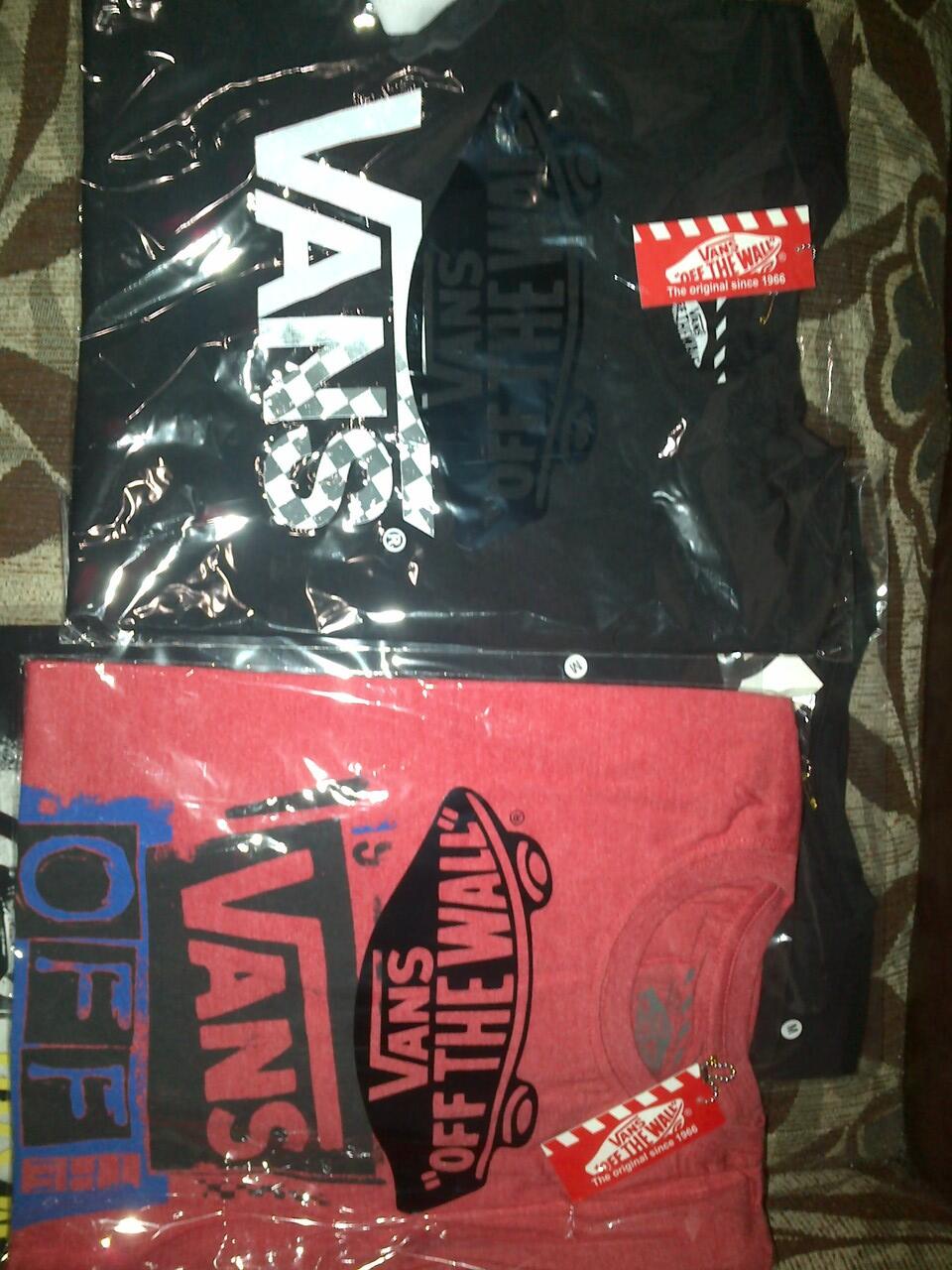 JUAL KAOS DISTRO (VANS, DC, VOLCOM, REBEL8, etc.) GAK ORI, TAPI BIKIN KEREN