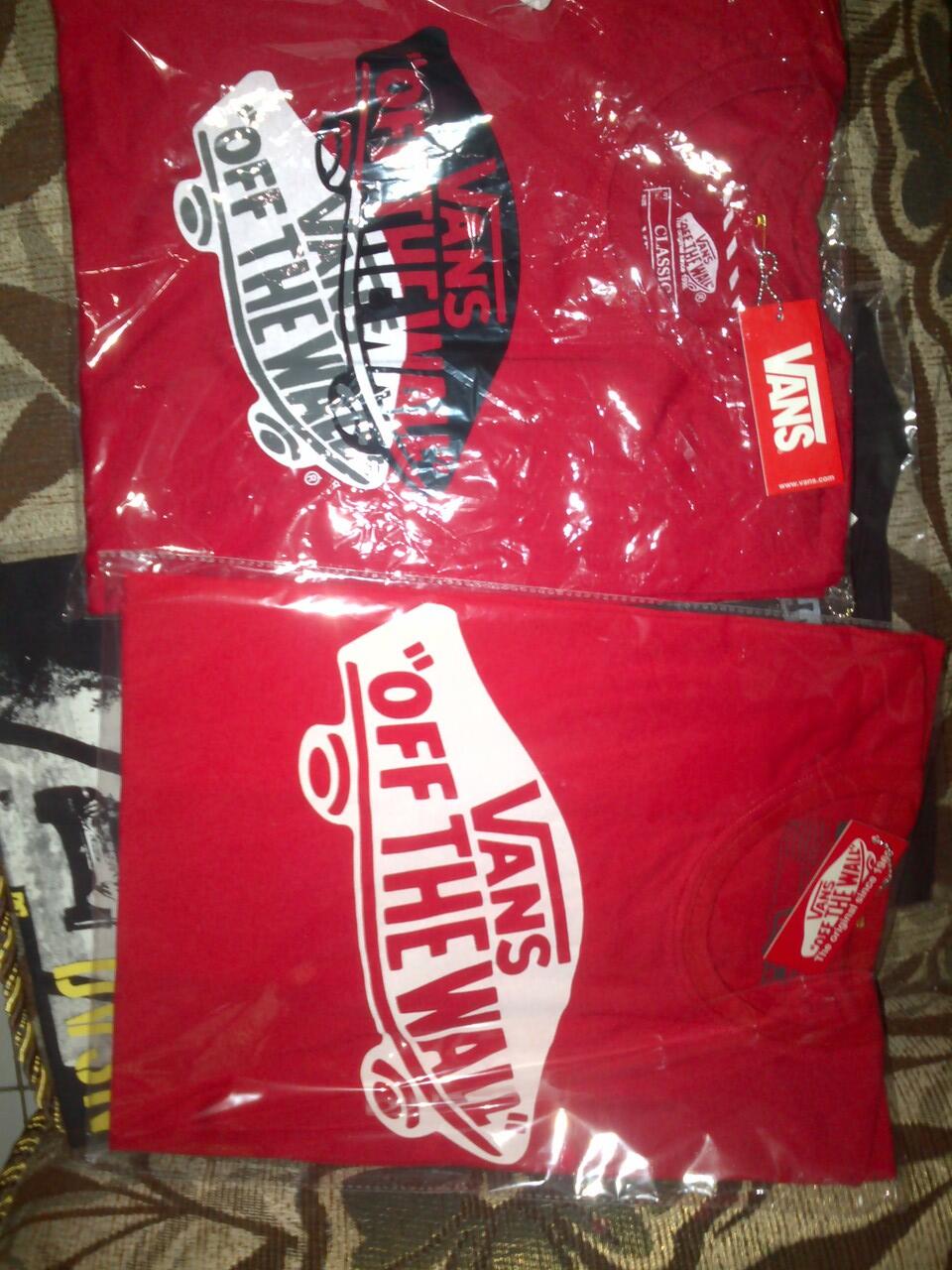 JUAL KAOS DISTRO (VANS, DC, VOLCOM, REBEL8, etc.) GAK ORI, TAPI BIKIN KEREN