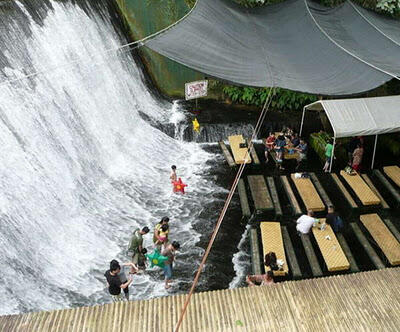 Amazing...!!! Restoran Unik Dibawah Air Terjun.